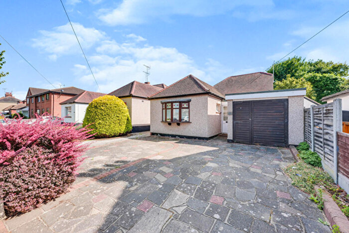 3 Bedroom Bungalow To Rent In Carlton Avenue, Westcliff-on-sea, SS0