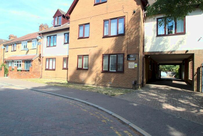 1 Bedroom Flat To Rent In The Acorns, Wynchlands Crescent, St.Albans, AL4
