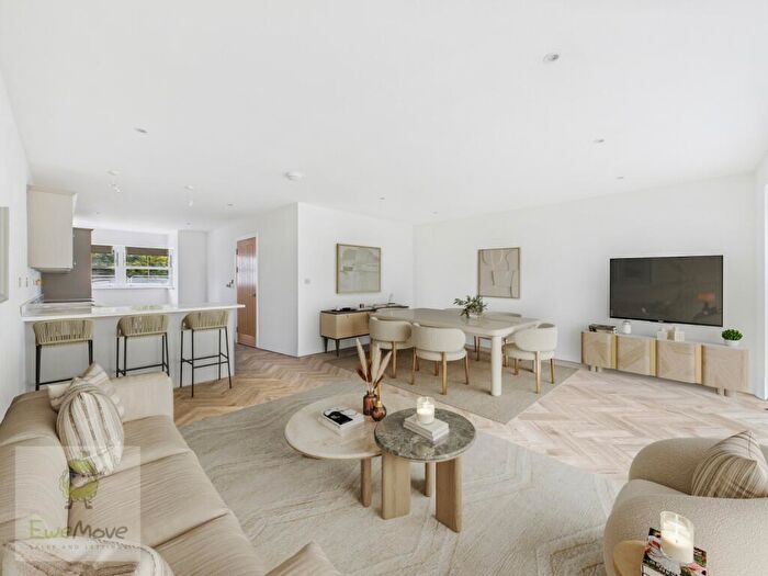 4 Bedroom Detached House For Sale In The Street, Upper Stoke, Rochester, ME3