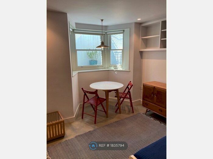 1 Bedroom Flat To Rent In Gransden Road, London, W12