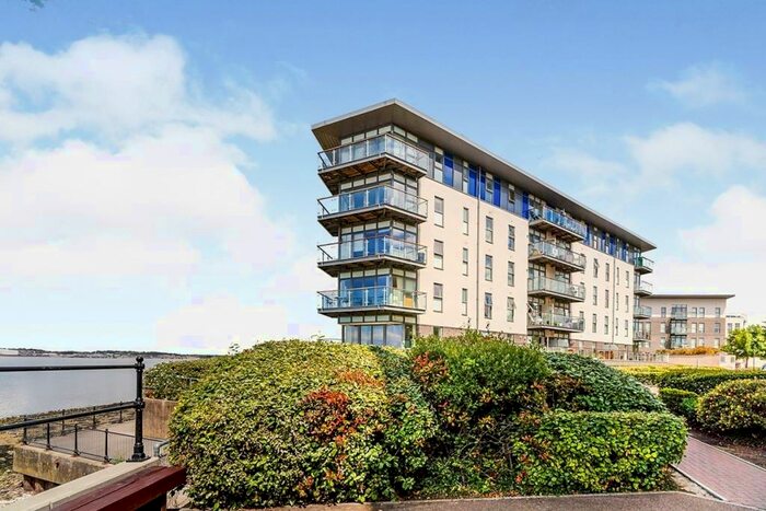 2 Bedroom Flat To Rent In Carmichael Avenue, Greenhithe, Kent, DA9