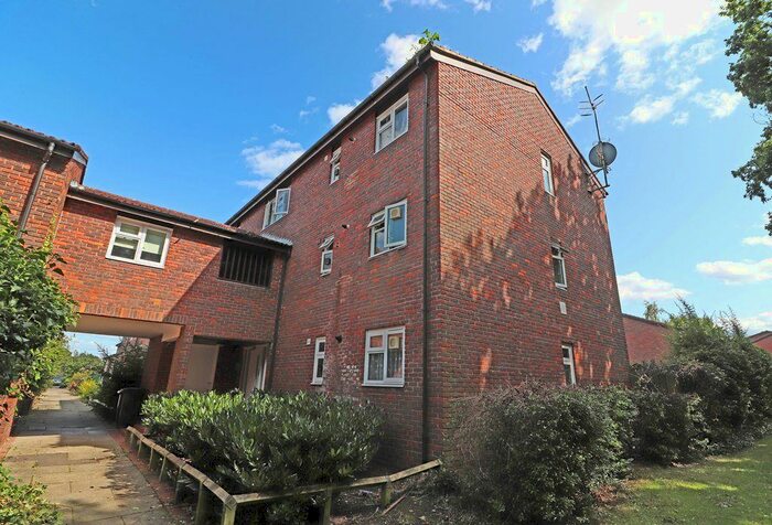 1 Bedroom Flat To Rent In Grantwood Close, Redhill, RH1