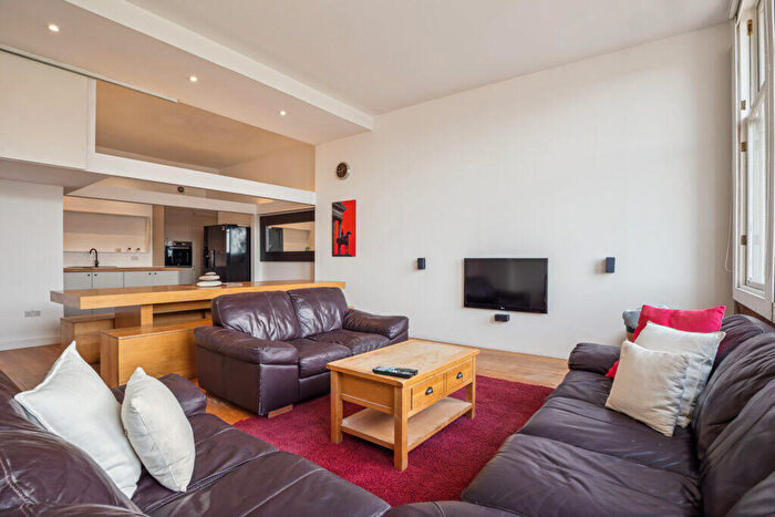 1 Bedroom Flat For Sale In Ingram Street, Merchant City, G1