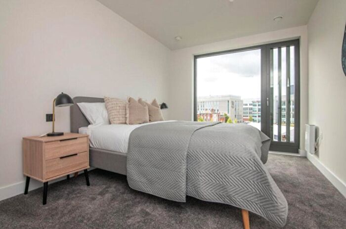 2 Bedroom Apartment To Rent In Ashted Wharf, Glasswater Locks, B4