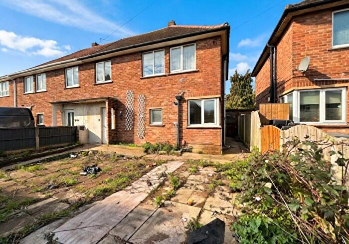 3 Bedroom Semi-Detached House For Sale In Wilberforce Road, Doncaster, South Yorkshire, DN2