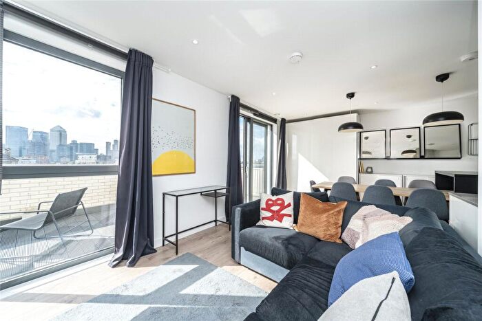 3 Bedroom Flat For Sale In Duesbury House, St. Pauls Way, Bow, London, E3