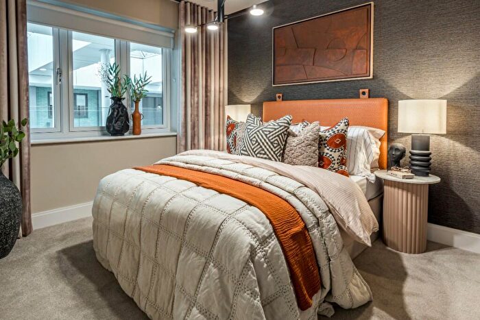 2 Bedroom Apartment For Sale In Stoke Gardens, Slough, SL1