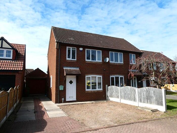 2 Bedroom Semi-Detached House To Rent In Knights Close, Belton, DN9
