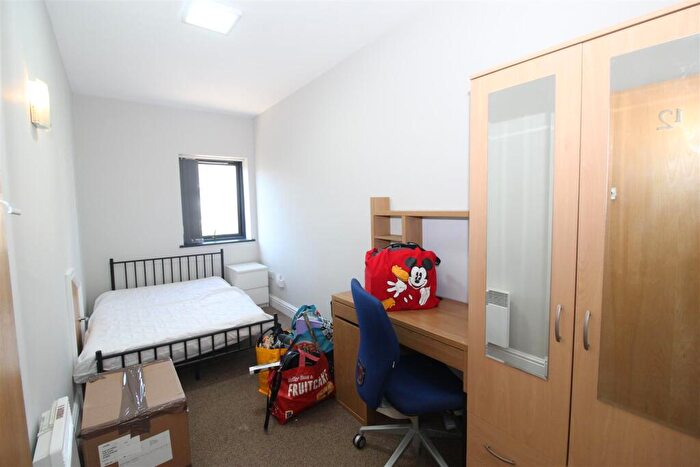 5 Bedroom Flat To Rent In Darran Street, Cathays, Cardiff, CF24