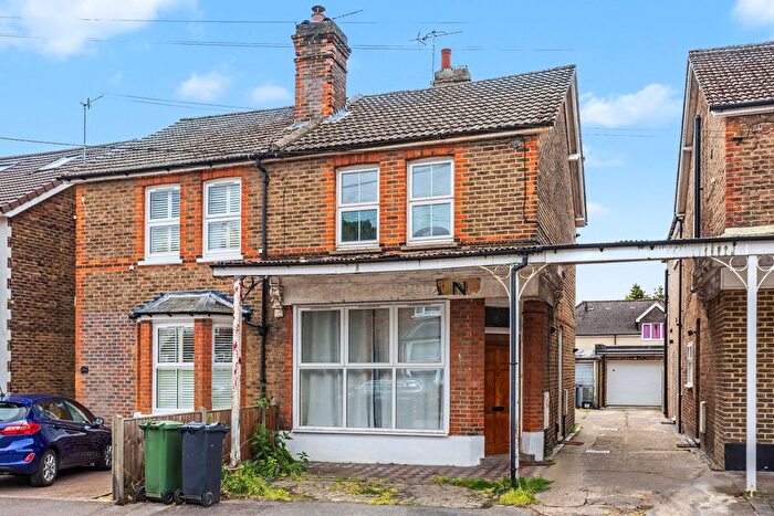 1 Bedroom Flat For Sale In Endsleigh Road, Merstham, Redhill, RH1
