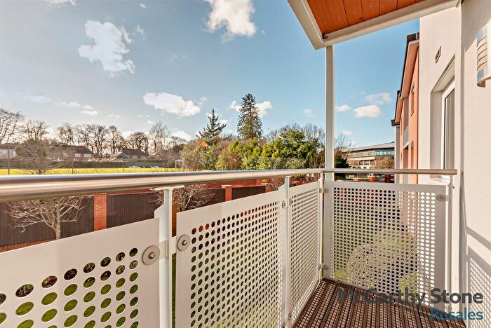 1 Bedroom Flat For Sale In Benedict Court, Western Avenue, Newbury, RG14