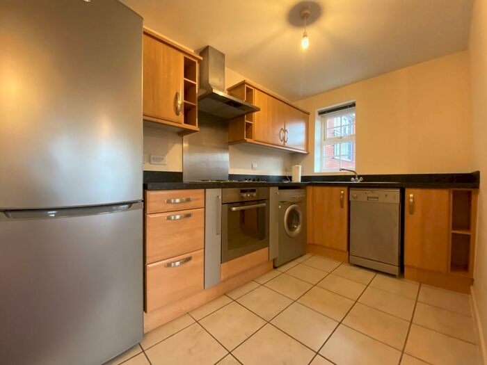 2 Bedroom Flat To Rent In Birkby Close, Hamilton, Leicester, LE5