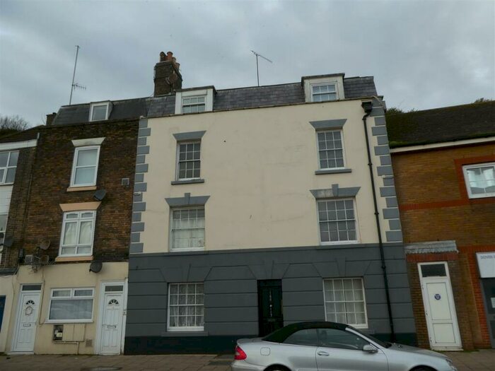 1 Bedroom Flat To Rent In - Snargate Street, Dover, CT17