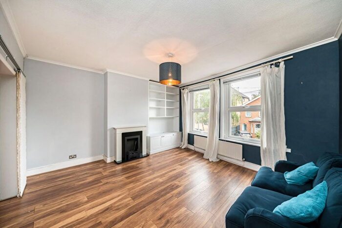 1 Bedroom Flat For Sale In Tolworth Park Road, Surbiton, KT6
