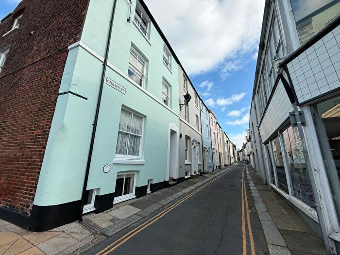 3 Bedroom End Of Terrace House For Sale In Griffin Street, Deal, Kent, CT14