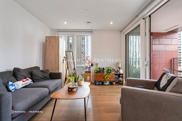 2 Bedroom Apartment To Rent In Weymouth Building, Elephant & Castle, SE17