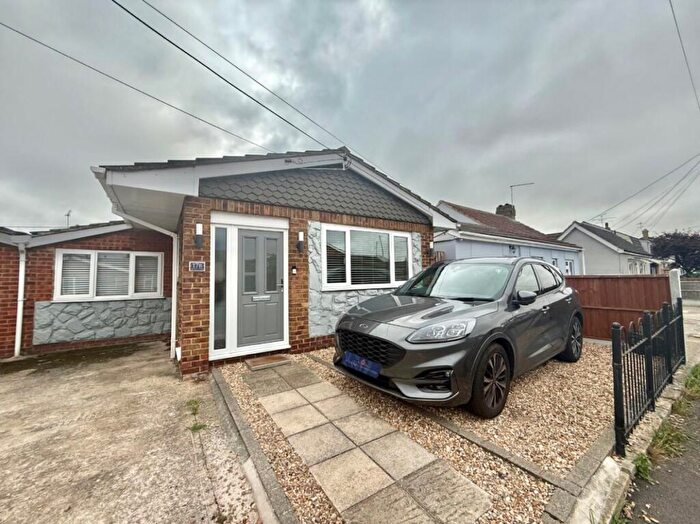 2 Bedroom Bungalow For Sale In Maurice Road, Canvey Island, SS8