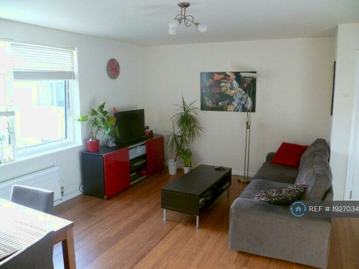 2 Bedroom Flat To Rent In Chesterton Towers, Cambridge, CB4