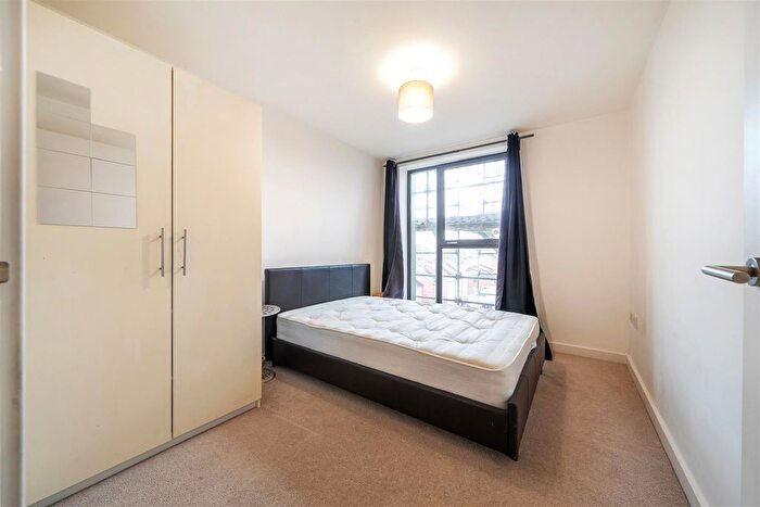 2 Bedroom Flat To Rent In Beeston Road, Beeston, Leeds, LS11