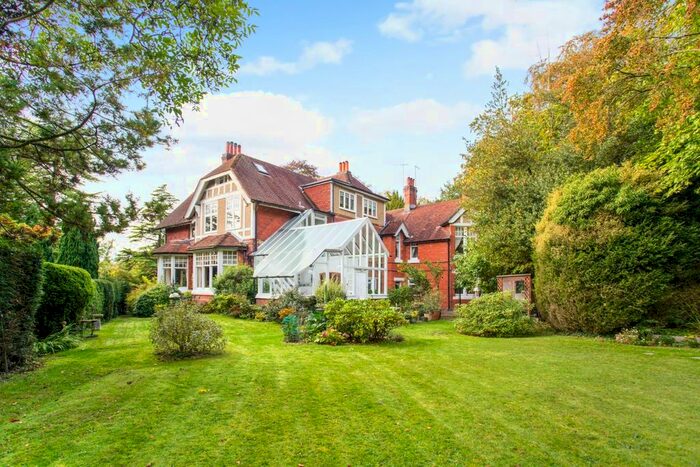 3 Bedroom Flat To Rent In Park Ley Road, Woldingham, Caterham, CR3