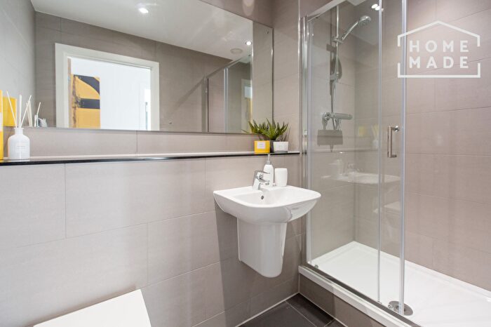 2 Bedroom Flat To Rent In Vox, Trentham Street, M15