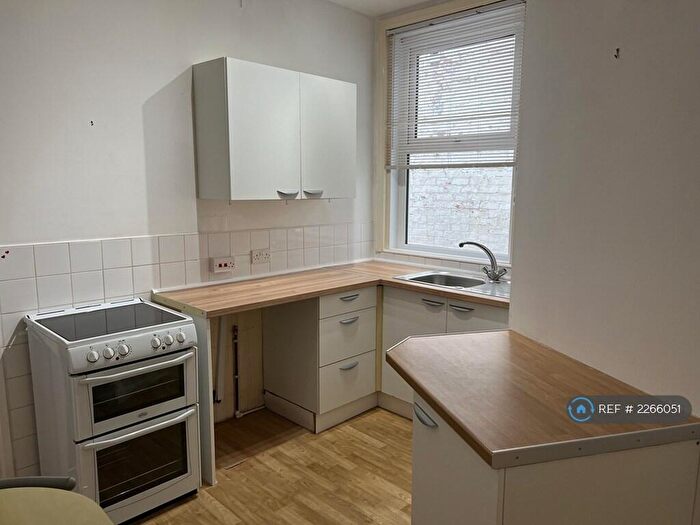 1 Bedroom Flat To Rent In Queens Promenade, Blackpool, FY2