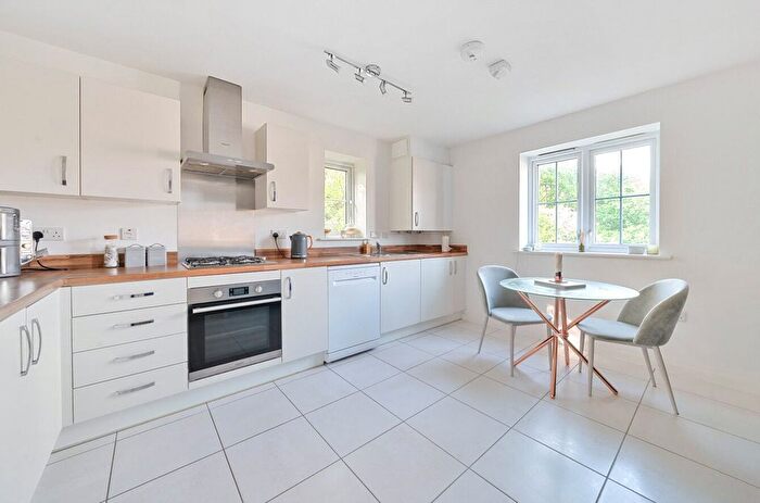 2 Bedroom Flat For Sale In Budd Grove, Winnersh, Wokingham, RG41