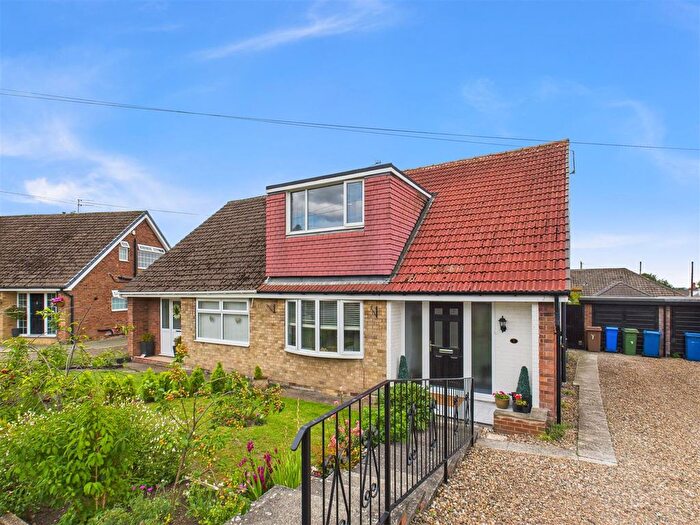 3 Bedroom Semi-Detached House For Sale In St. Annes Walk, Welton, HU15