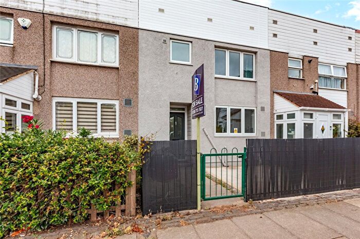 3 Bedroom Terraced House For Sale In Saddleworth Square, Romford, RM3