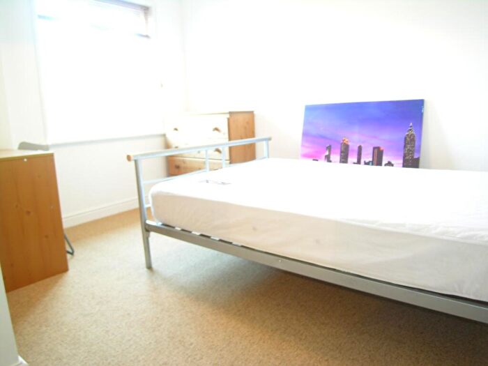 5 Bedroom House To Rent In Bedroom Detached House In Winton, BH9