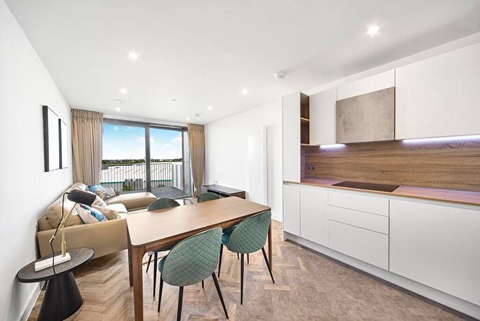 2 Bedroom Apartment To Rent In Skyline Apartments, Makers Yard, London, E3