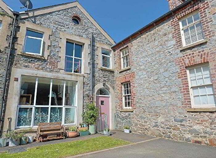 3 Bedroom Mid Terraced House For Sale In The Barns, Craigavon, BT63