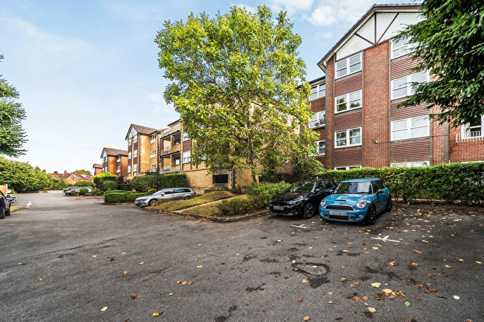 1 Bedroom Flat For Sale In Elm Road, Redhill, RH1