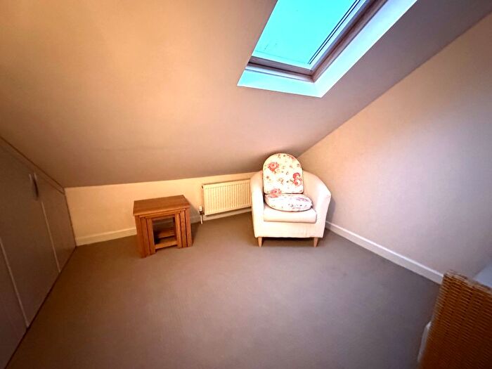 1 Bedroom Flat To Rent In Shirehall Park, London, NW4