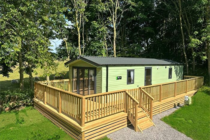 2 Bedroom Mobile/park Home For Sale In Mill Lane, Hawksworth, Leeds, LS20