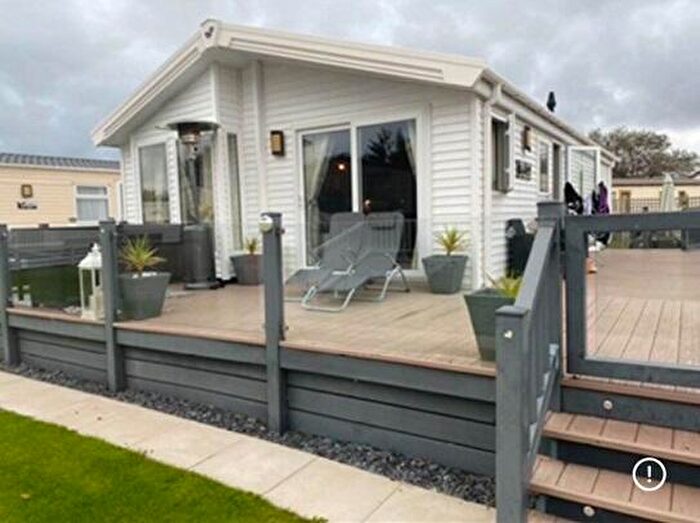3 Bedroom Lodge For Sale In Lea - Willerby Portland, Talacre, CH8