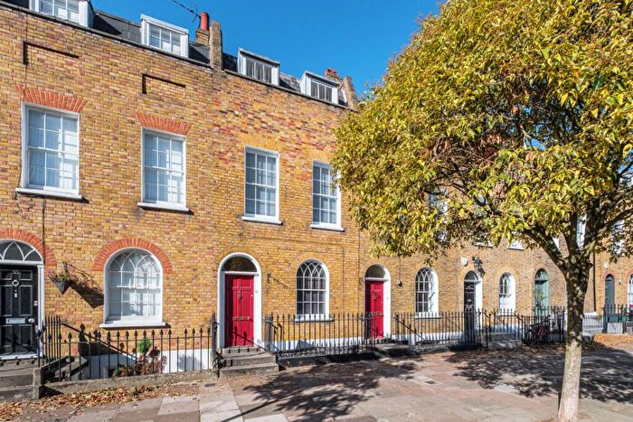 3 Bedroom Terraced House For Sale In Cloudesley Road, Barnsbury, N1
