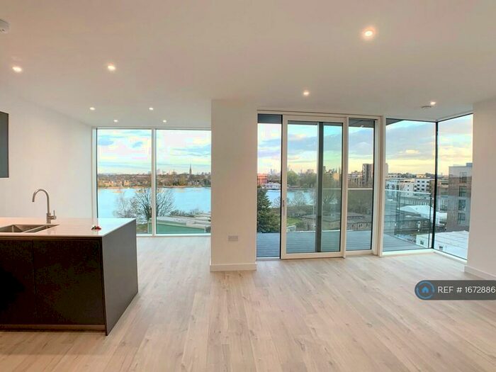 2 Bedroom Flat To Rent In Hartingtons Court, London, N4