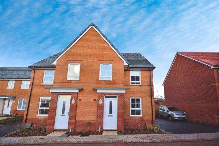 3 Bedroom Semi-Detached House To Rent In Cromwell Avenue, East Cowes, PO32