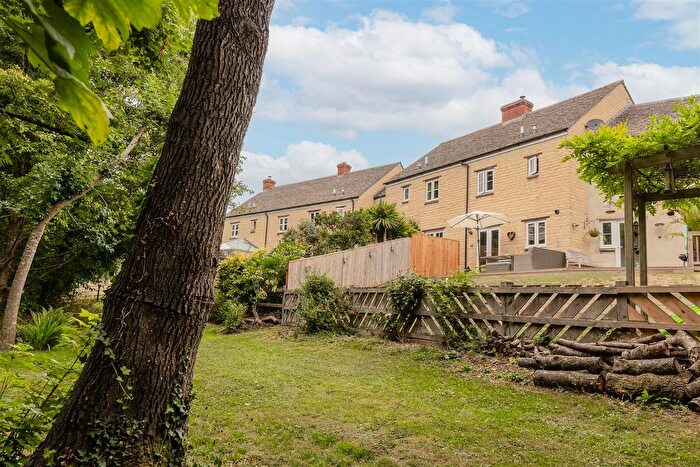 3 Bedroom Town House For Sale In Washington Terrace, Middle Barton, OX7