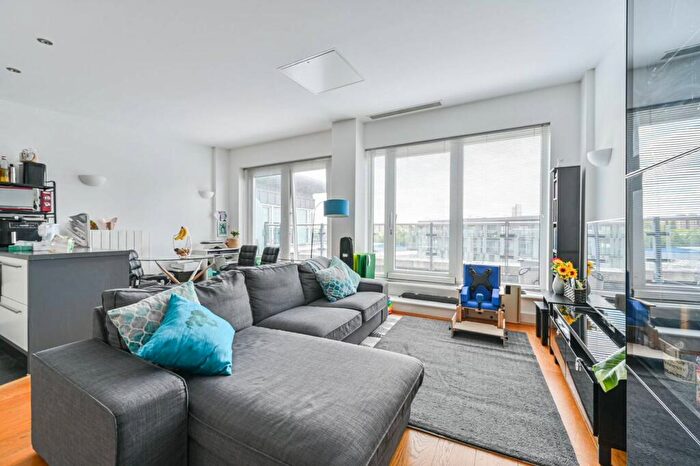 3 Bedroom Flat To Rent In Building, Woolwich, London, SE18