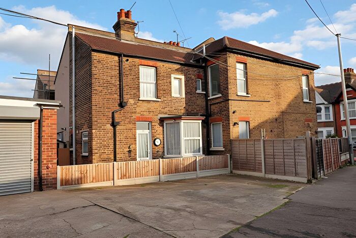 2 Bedroom Flat To Rent In Belle Vue Place, Southend-On-Sea, SS1