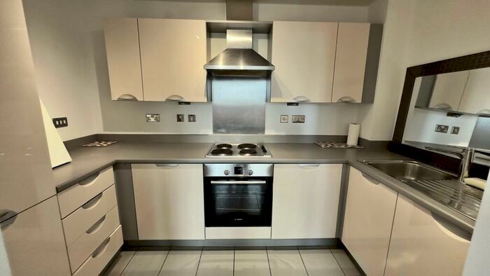 2 Bedroom Flat To Rent In Mason Way, Park Central, B15