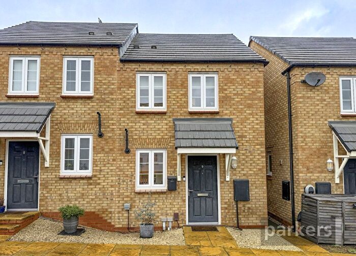 2 Bedroom Semi-Detached House For Sale In Plover Close, Witney, Oxfordshire, OX28