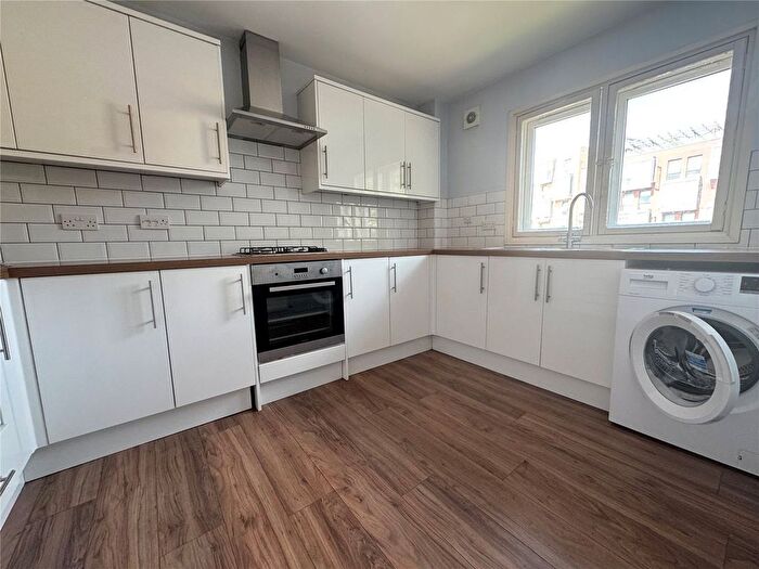 2 Bedroom Flat To Rent In Winchester Close, London, SE17