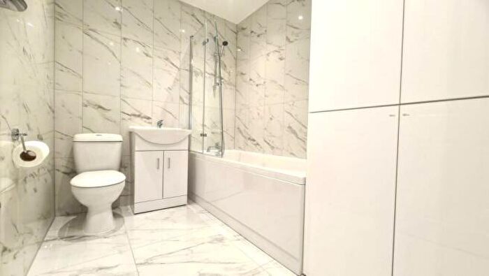 3 Bedroom Apartment To Rent In Zodiac Court, Croydon, CR0