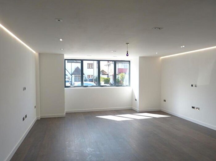 2 Bedroom Flat To Rent In The Ridgeway, Sharel Court, NW11