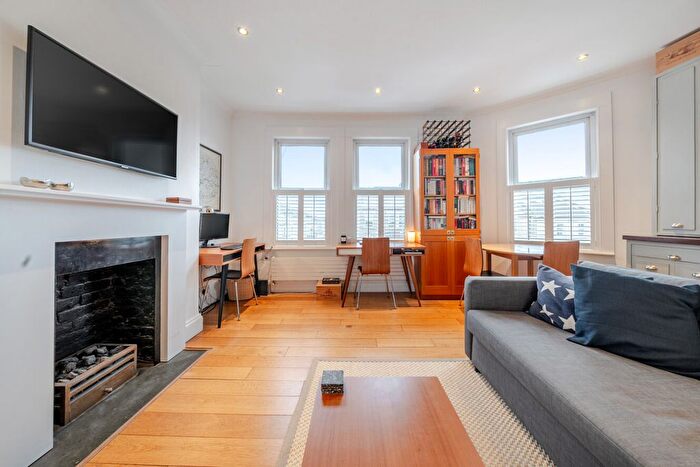 1 Bedroom Flat For Sale In Battersea Rise, Battersea, SW11