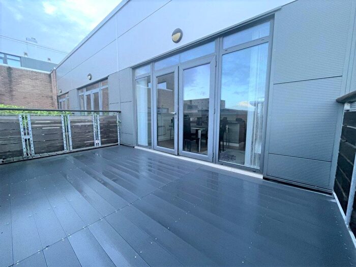 2 Bedroom Flat To Rent In Tradewind Square, Liverpool, L1