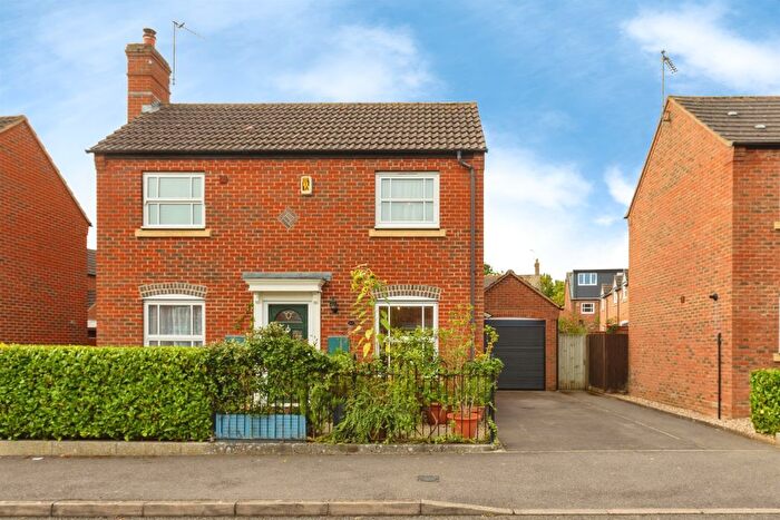2 Bedroom Detached House For Sale In Great Meadow Way, Aylesbury, HP19